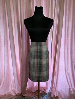 Talbots Classic Plaid Pencil Skirt in Gray, Pink, and Cream - Size 6